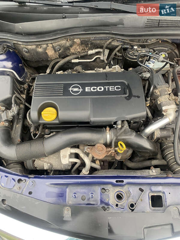 Універсал Opel Astra 2010 в Самборі