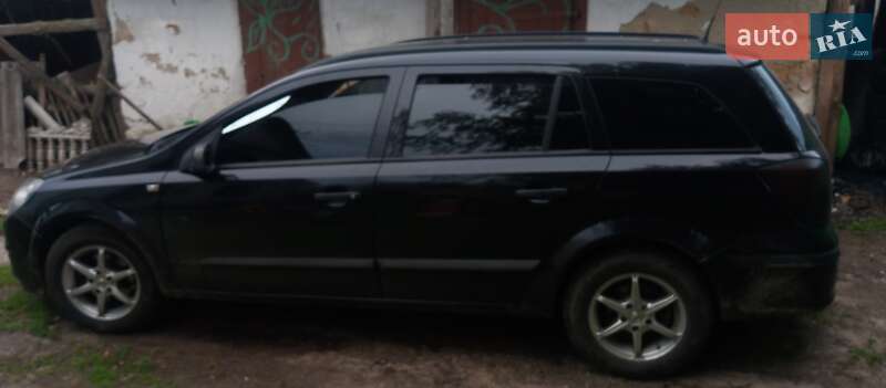 Универсал Opel Astra 2006 в Чернигове
