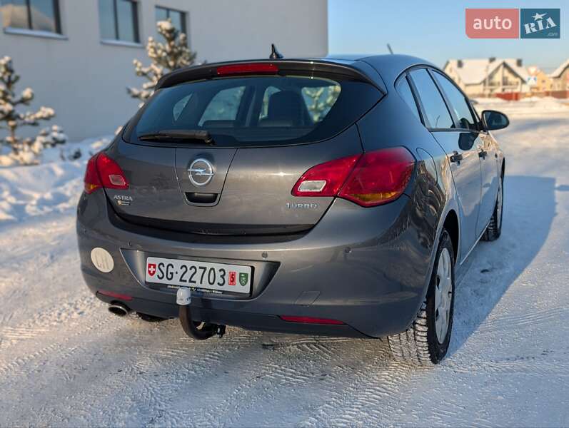 Хэтчбек Opel Astra 2012 в Луцке