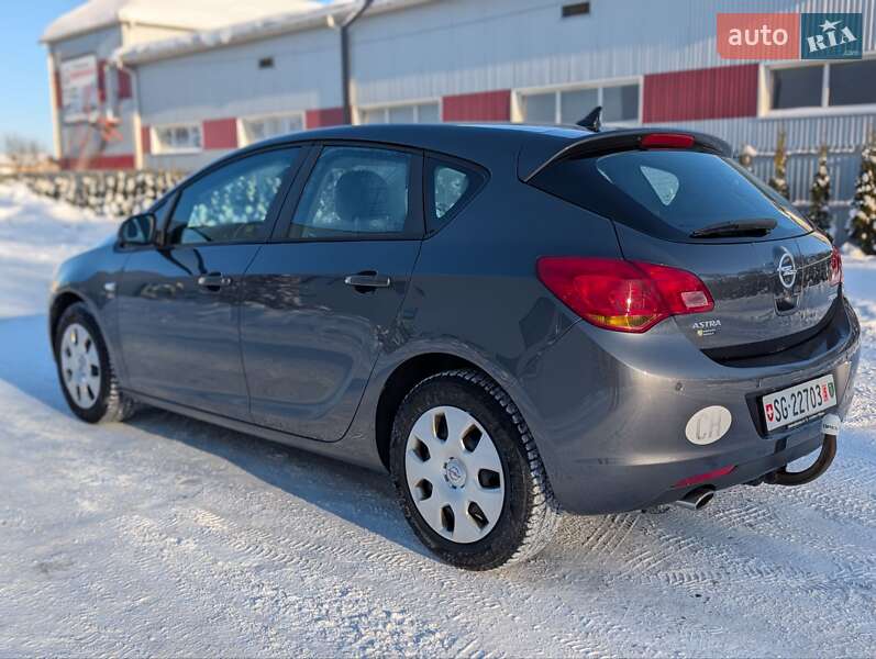 Хэтчбек Opel Astra 2012 в Луцке