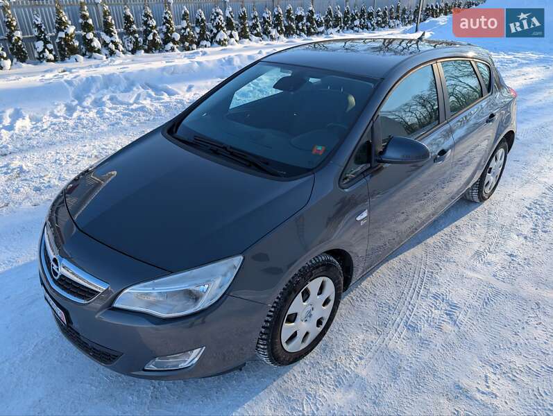 Хэтчбек Opel Astra 2012 в Луцке