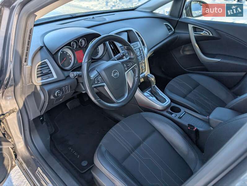 Хэтчбек Opel Astra 2012 в Луцке