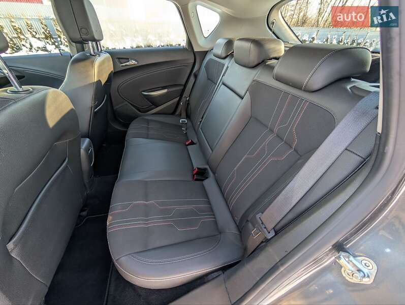 Хэтчбек Opel Astra 2012 в Луцке