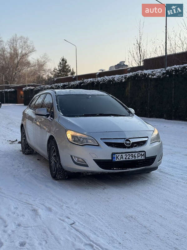 Универсал Opel Astra 2012 в Киеве