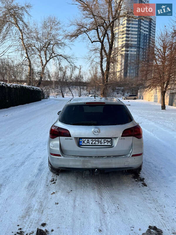 Универсал Opel Astra 2012 в Киеве