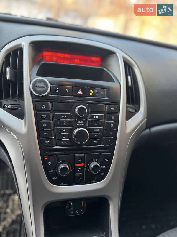 Универсал Opel Astra 2012 в Киеве