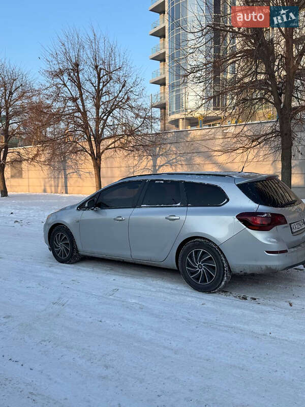 Универсал Opel Astra 2012 в Киеве