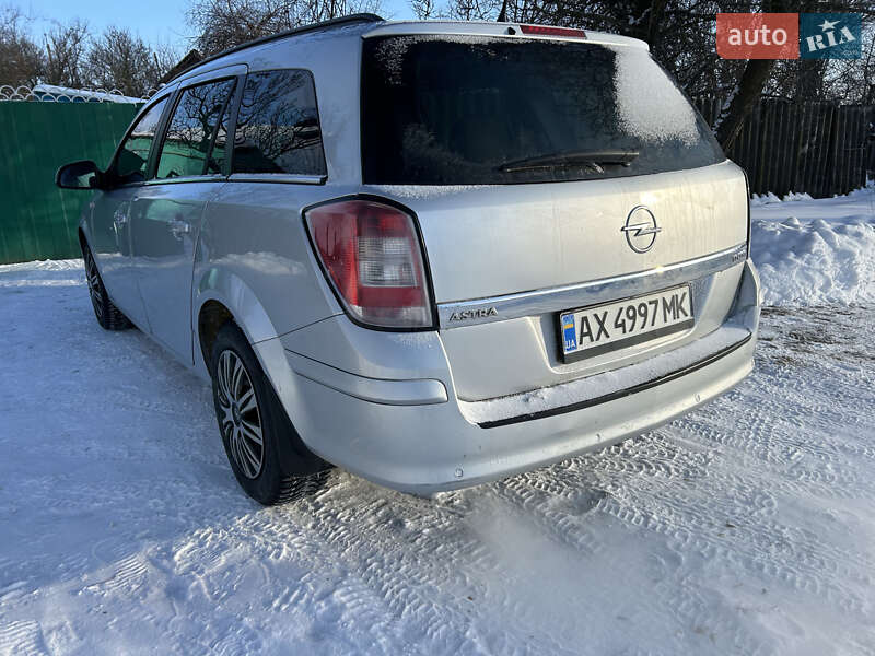 Универсал Opel Astra 2010 в Лозовой