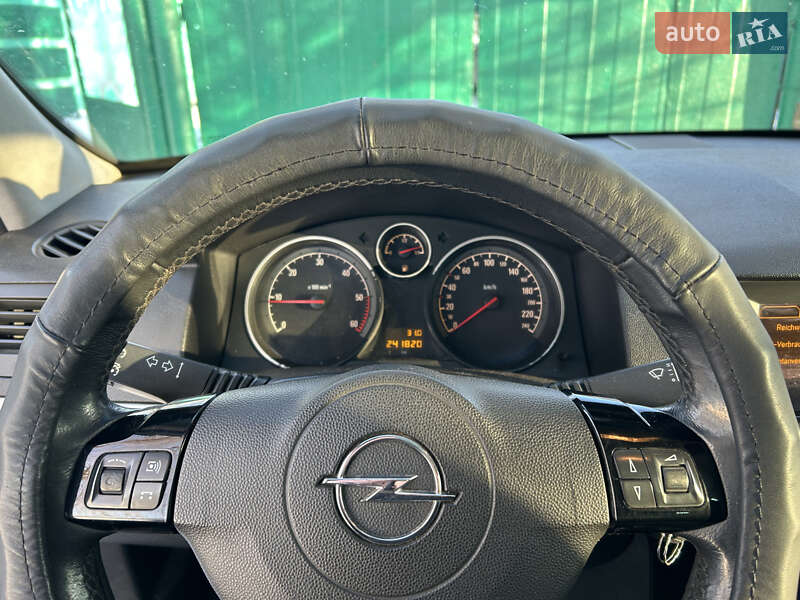 Универсал Opel Astra 2010 в Лозовой