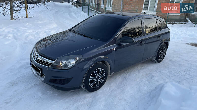 Хэтчбек Opel Astra 2009 в Коростене