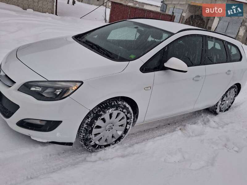 Универсал Opel Astra 2015 в Дрогобыче