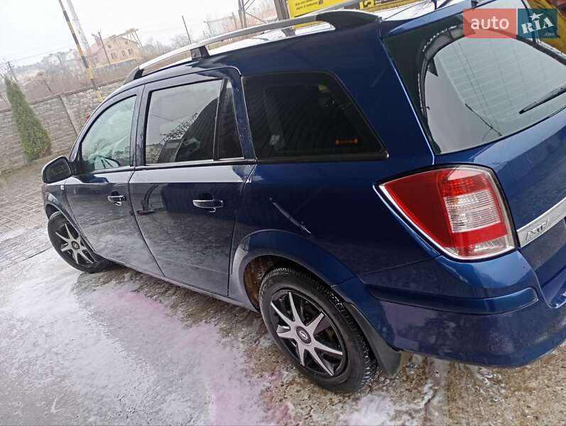 Универсал Opel Astra 2011 в Богородчанах