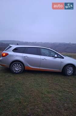 Універсал Opel Astra 2014 в Чернівцях