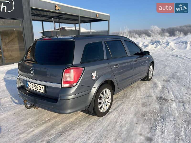 Универсал Opel Astra 2007 в Буштыне