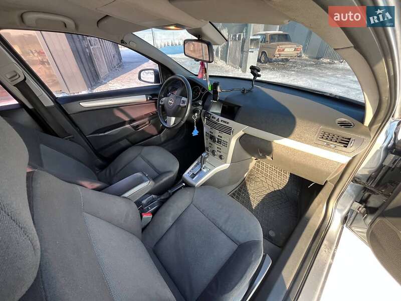 Универсал Opel Astra 2007 в Буштыне