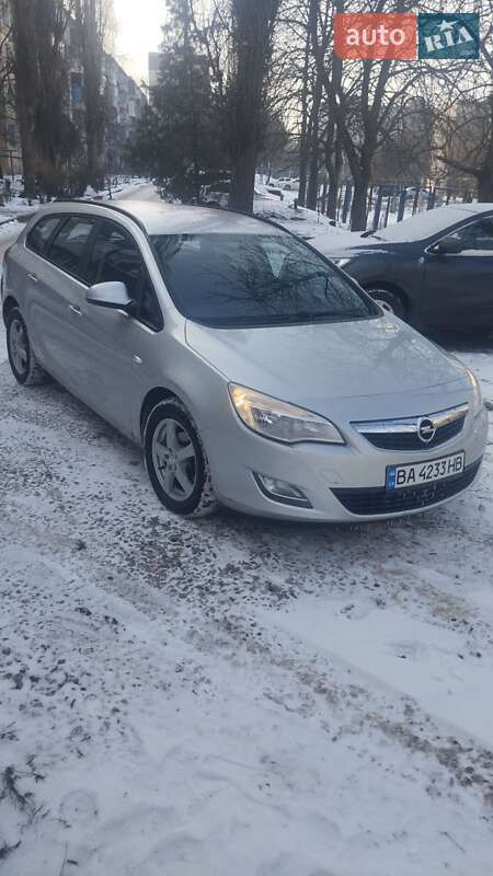 Opel Astra 2011 Opel Astra 2011