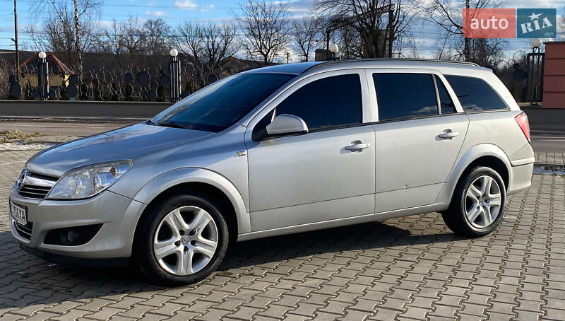 Универсал Opel Astra 2009 в Дрогобыче