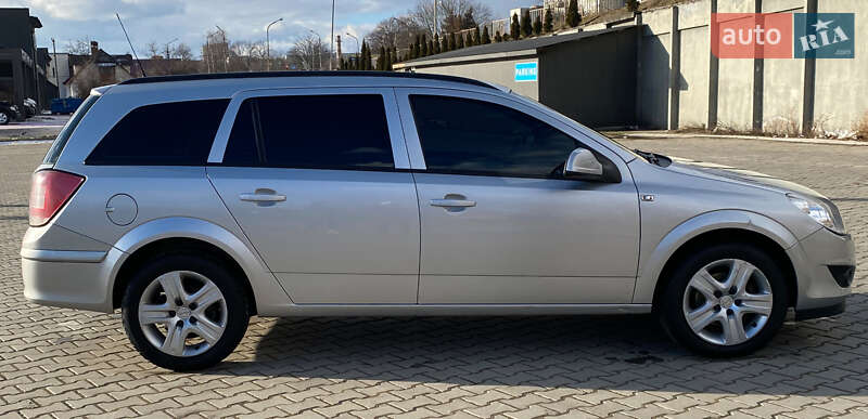Универсал Opel Astra 2009 в Дрогобыче