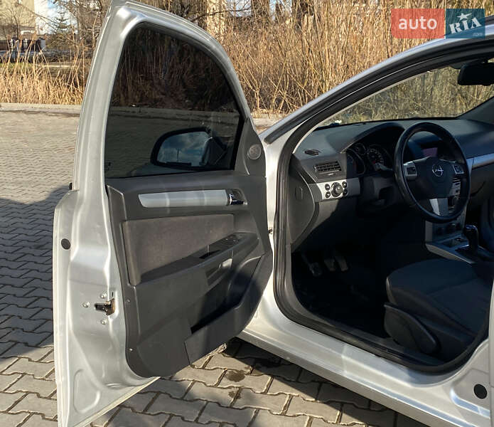 Универсал Opel Astra 2009 в Дрогобыче