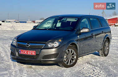 Універсал Opel Astra 2010 в Івано-Франківську