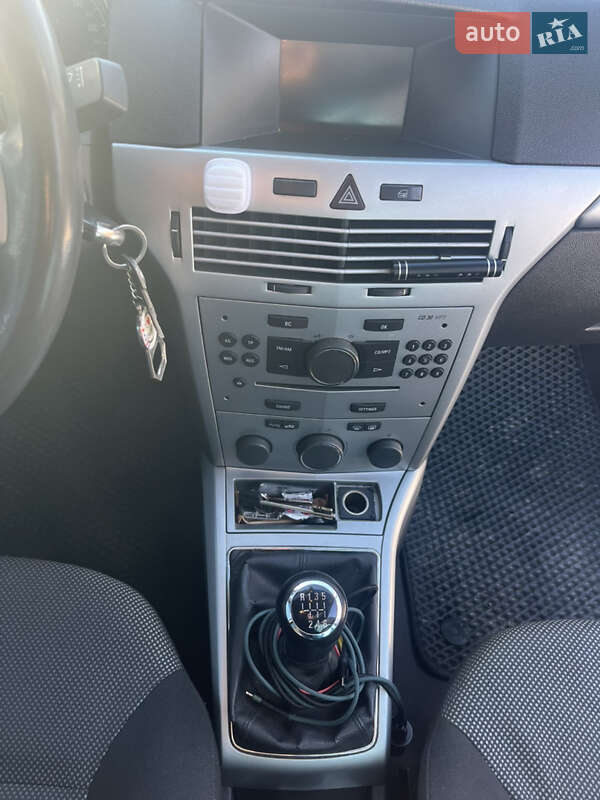 Универсал Opel Astra 2009 в Хусте