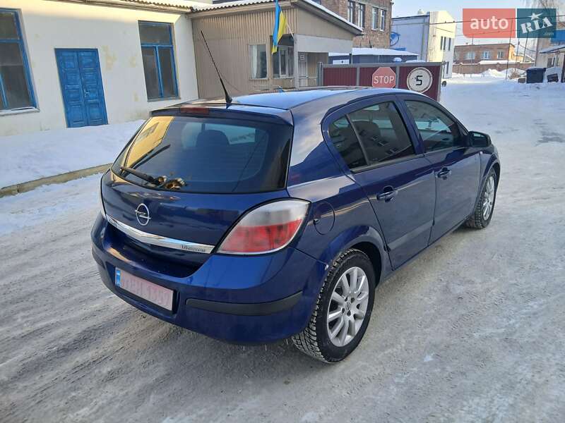 Хэтчбек Opel Astra 2005 в Черновцах