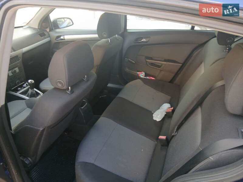 Хэтчбек Opel Astra 2005 в Черновцах