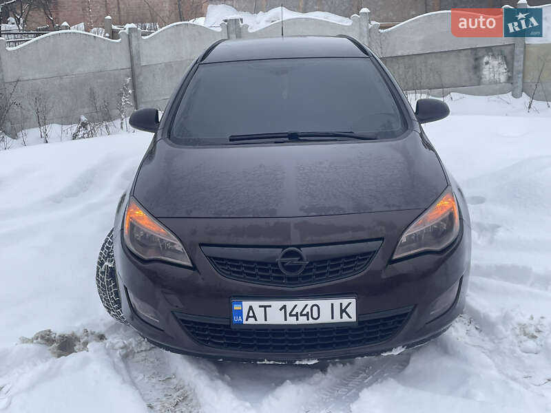 Универсал Opel Astra 2011 в Ивано-Франковске