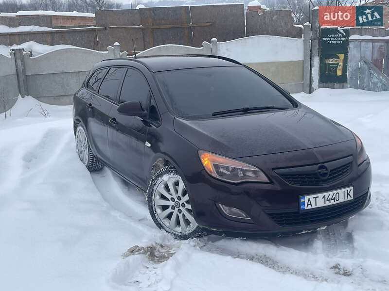 Универсал Opel Astra 2011 в Ивано-Франковске