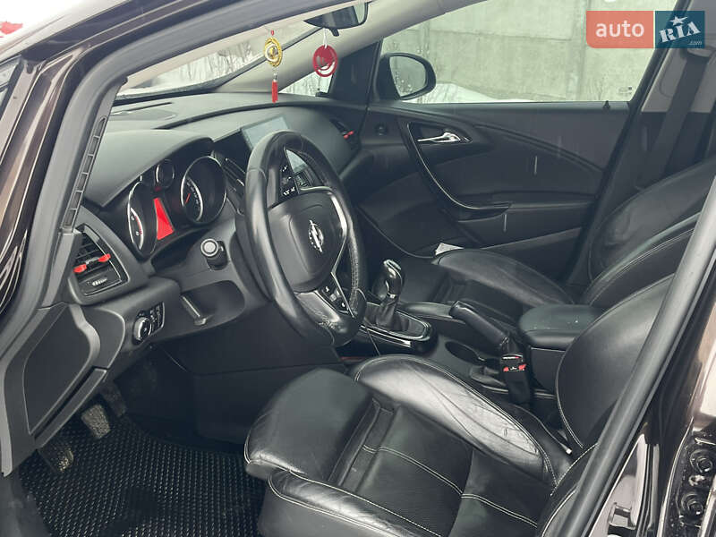 Универсал Opel Astra 2011 в Ивано-Франковске