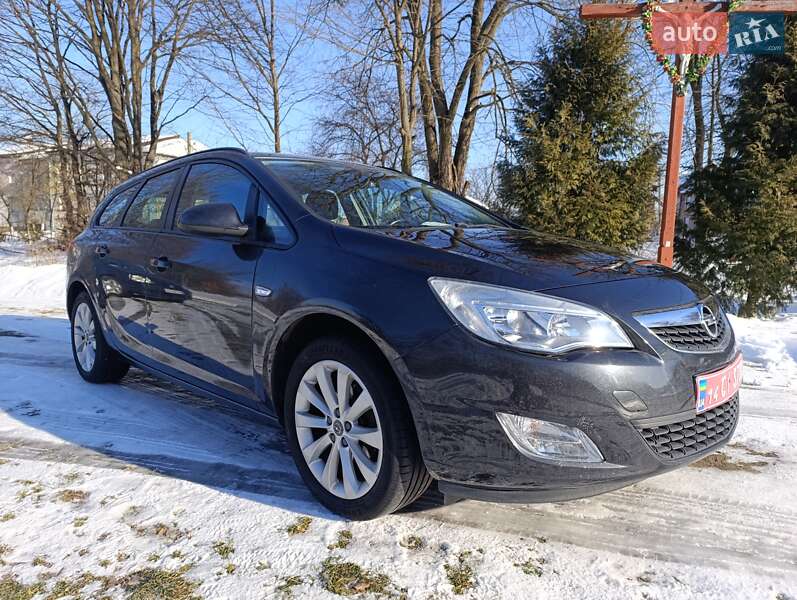 Универсал Opel Astra 2012 в Стрые