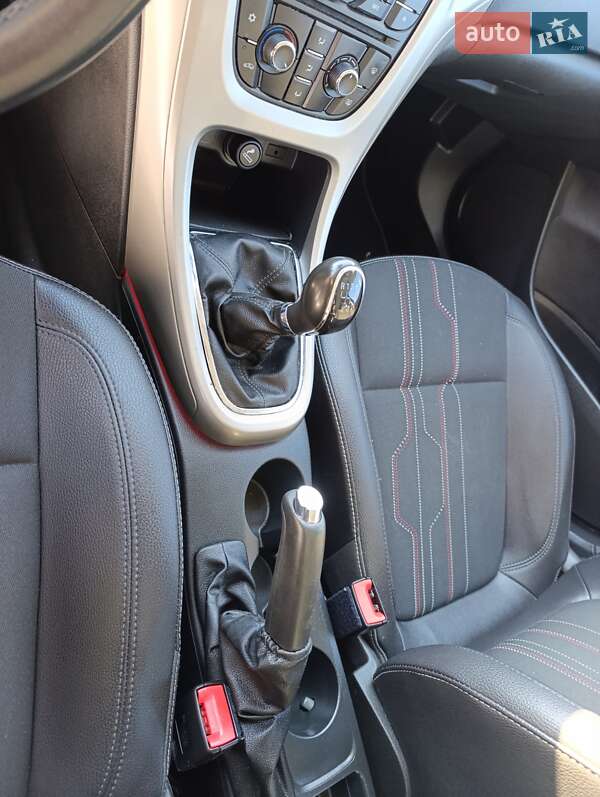 Универсал Opel Astra 2012 в Стрые