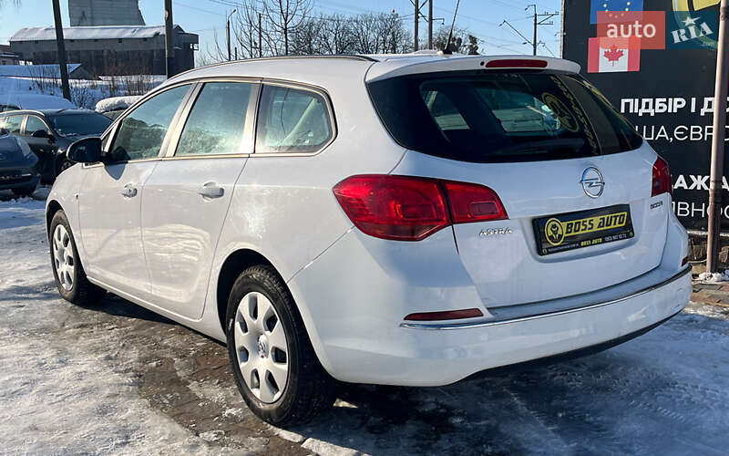 Универсал Opel Astra 2014 в Стрые