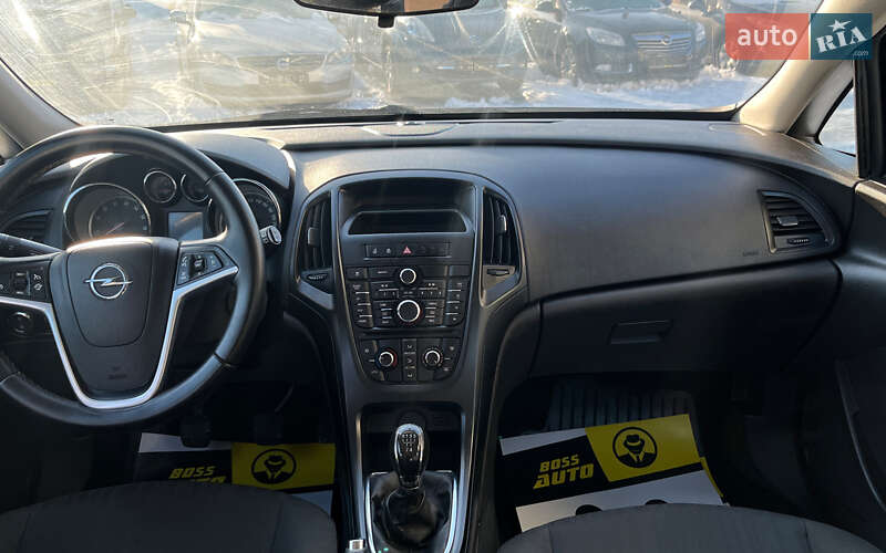 Универсал Opel Astra 2014 в Стрые