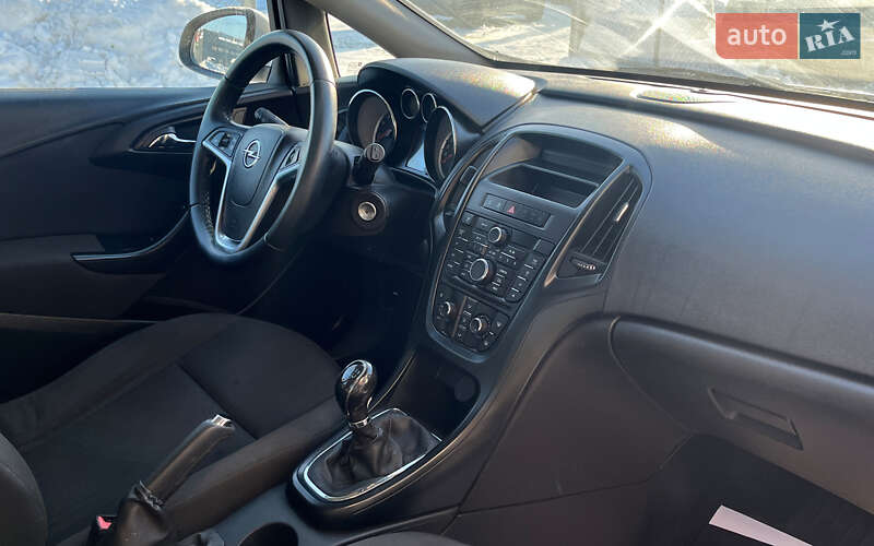 Универсал Opel Astra 2014 в Стрые