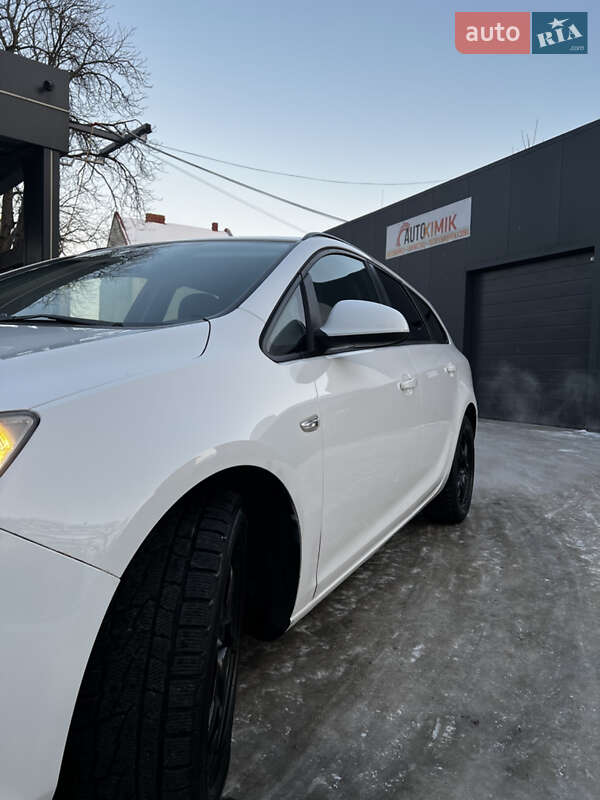 Универсал Opel Astra 2011 в Самборе