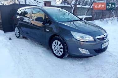 Универсал Opel Astra 2011 в Вараше