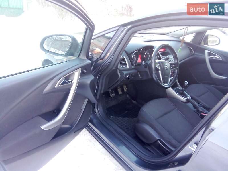 Универсал Opel Astra 2011 в Вараше