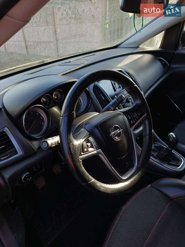 Универсал Opel Astra 2012 в Богородчанах