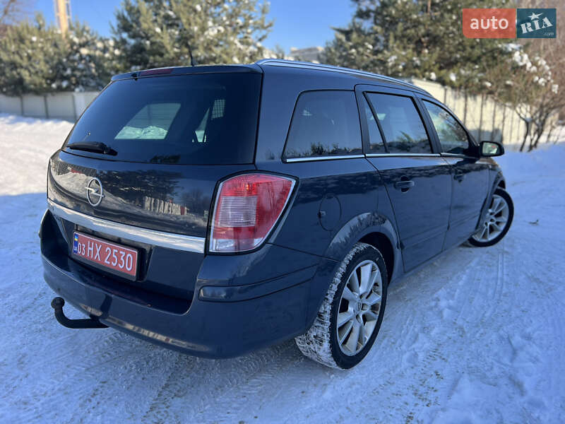 Универсал Opel Astra 2009 в Луцке