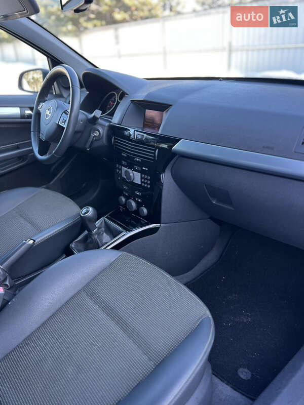 Универсал Opel Astra 2009 в Луцке