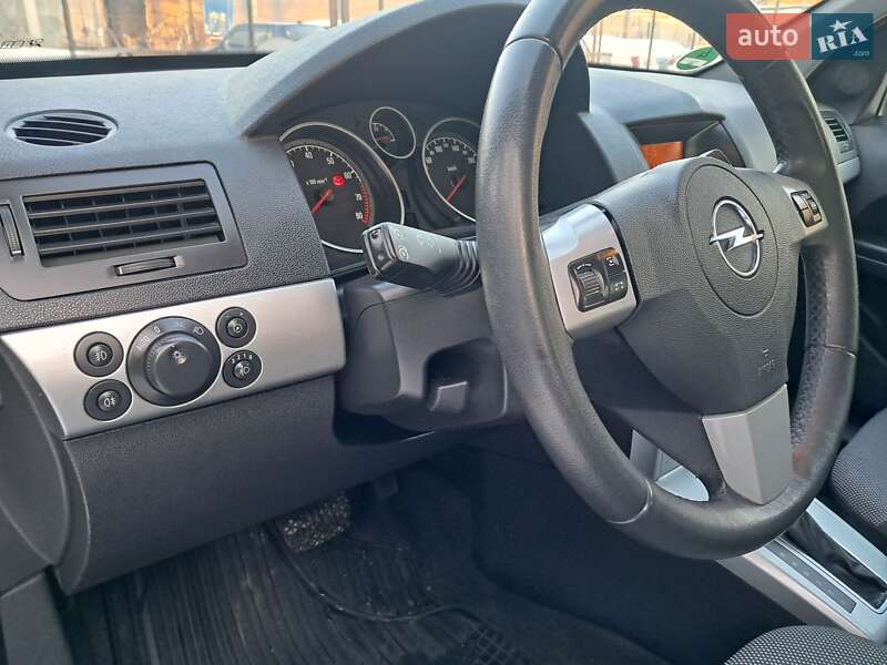 Универсал Opel Astra 2009 в Могилев-Подольске