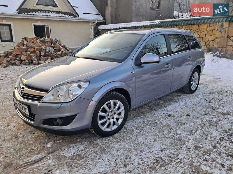 Универсал Opel Astra 2009 в Могилев-Подольске