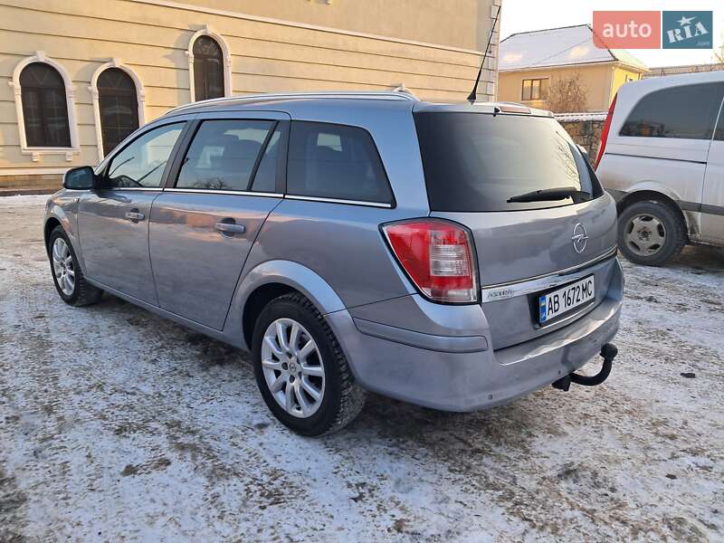 Универсал Opel Astra 2009 в Могилев-Подольске