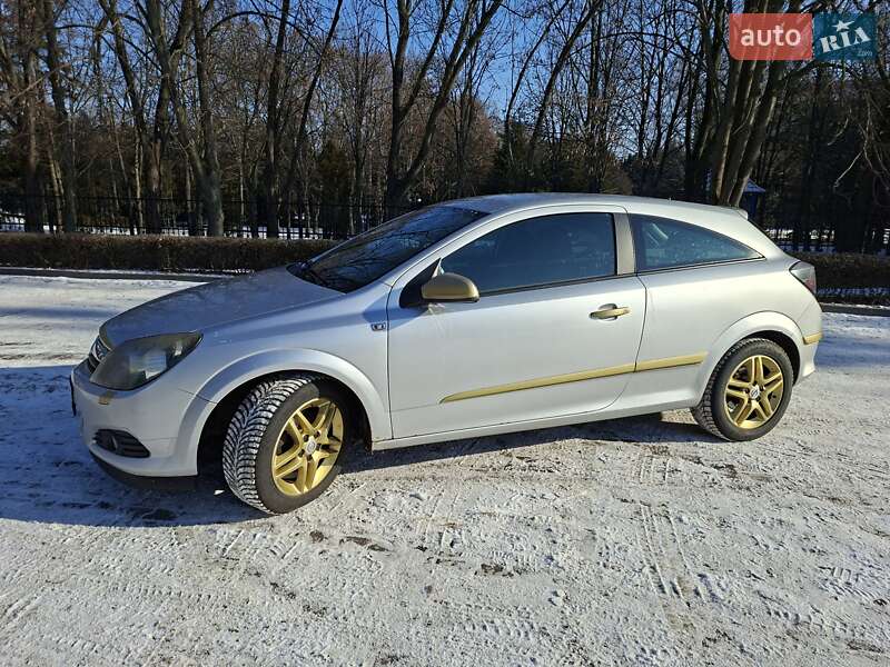 Купе Opel Astra 2007 в Миргороде