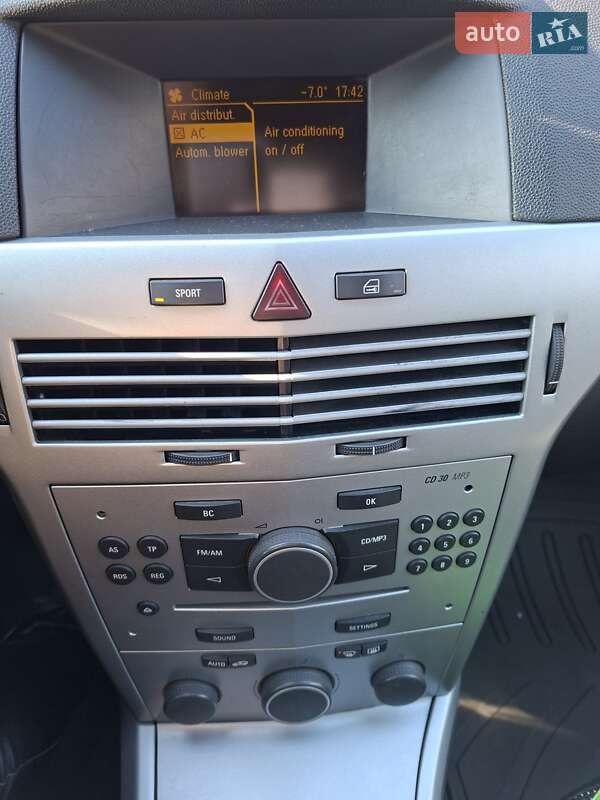 Купе Opel Astra 2007 в Миргороде