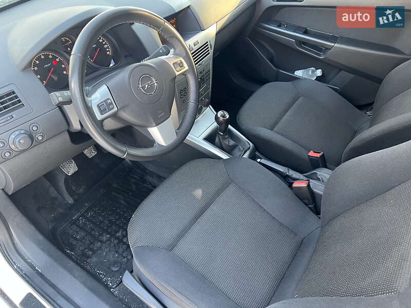 Седан Opel Astra 2013 в Киеве фото 52 Седан Opel Astra 2013 в Киеве