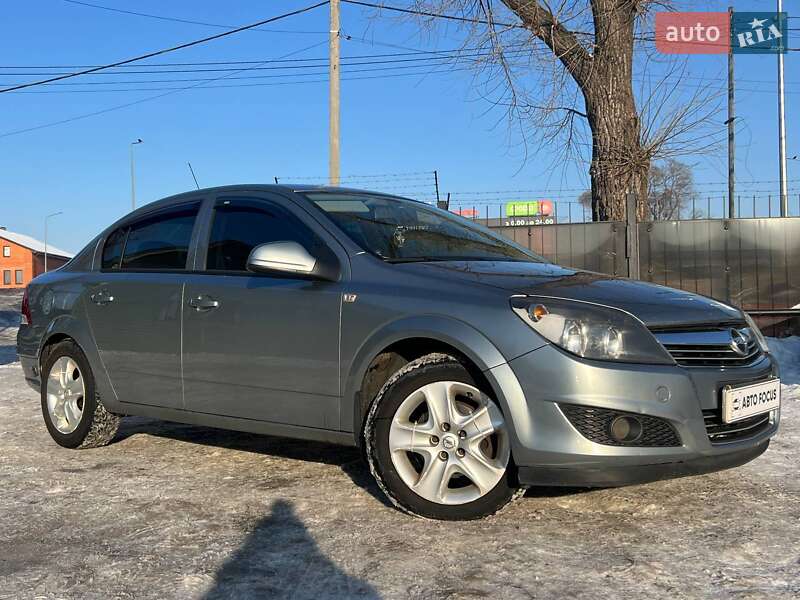 Седан Opel Astra 2012 в Киеве