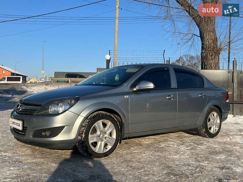 Седан Opel Astra 2012 в Киеве