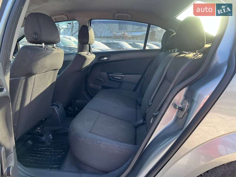 Седан Opel Astra 2012 в Киеве